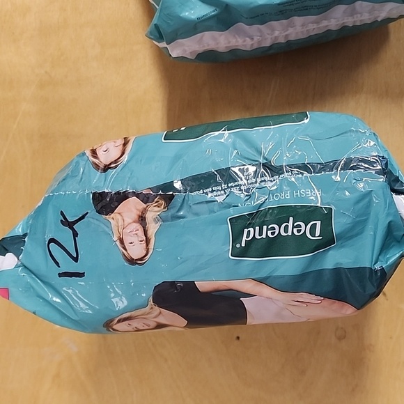 Depend Women's 17x Count Fresh Protection Ultimate Absorbency Underwear, sz XL - Picture 2 of 3